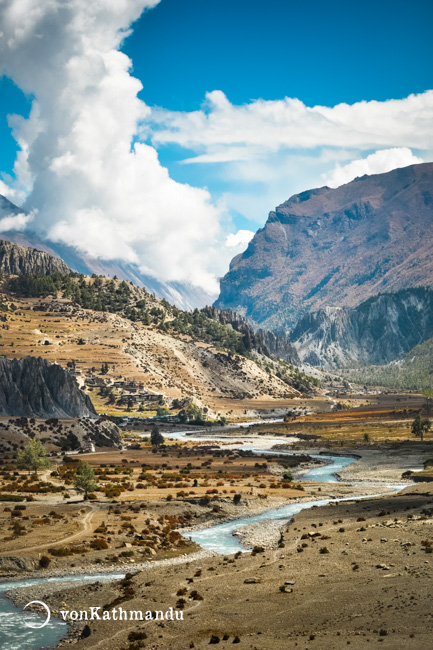 Braga village by the banks of turquoise Marshyangdi River