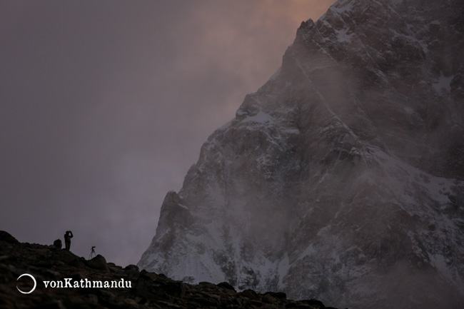 Waiting for the sun after a chilly morning climb to Kalapatthar