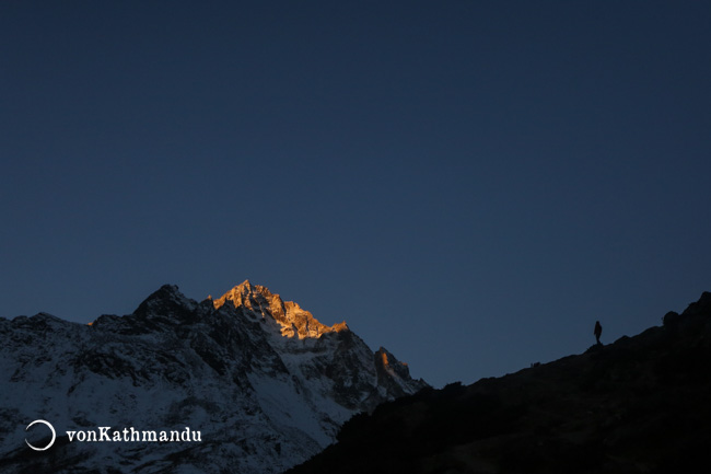 Morning rays on the climb to Larke Pass