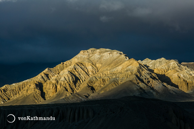 Sunset over the dunes of Tsarang