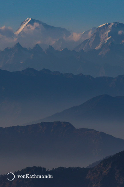 Get views of mountain ranges Ananpurna to the west and Kanchenjunga to the south